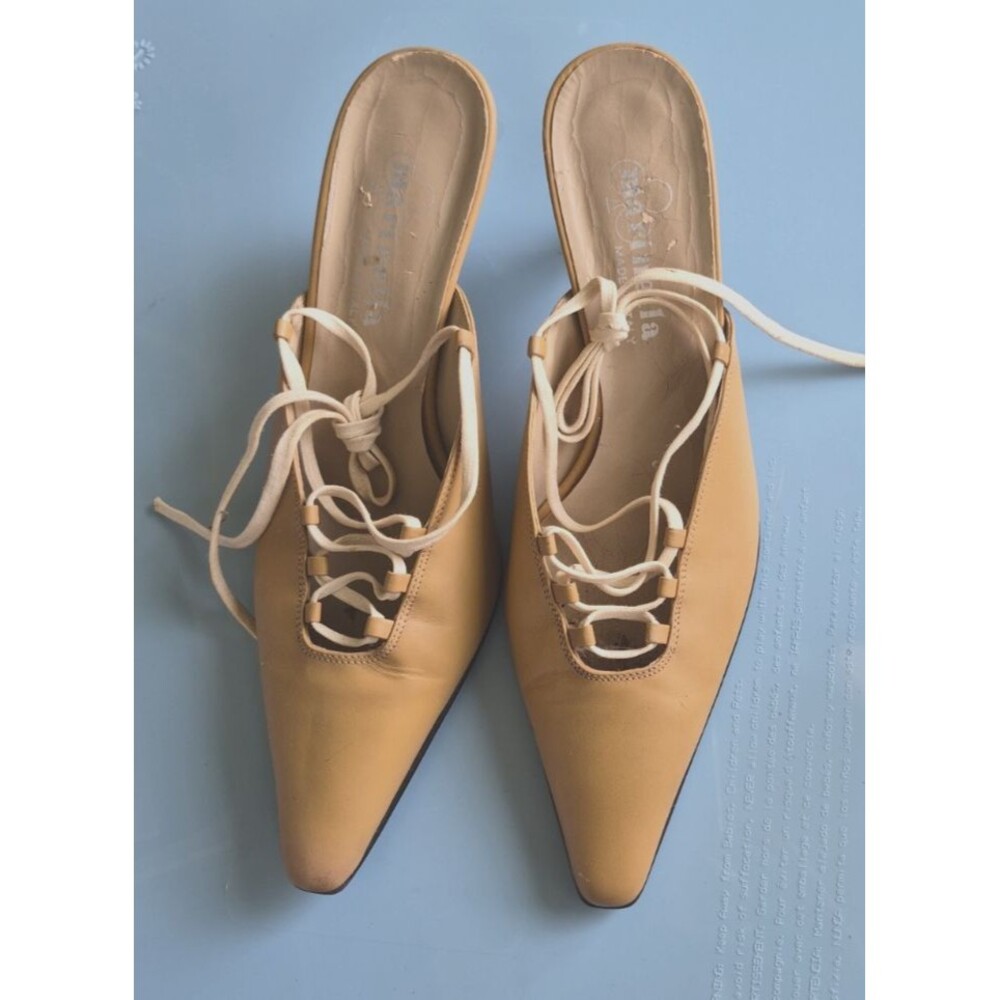 Vintage Women Pointed Leather Shoes Beige Kitten Heels Made in Italy 9.5 B